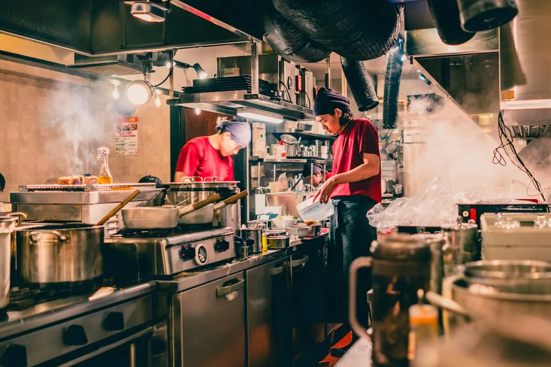 2025年餐饮策划行业新规对连锁加盟门店运营的影响解读